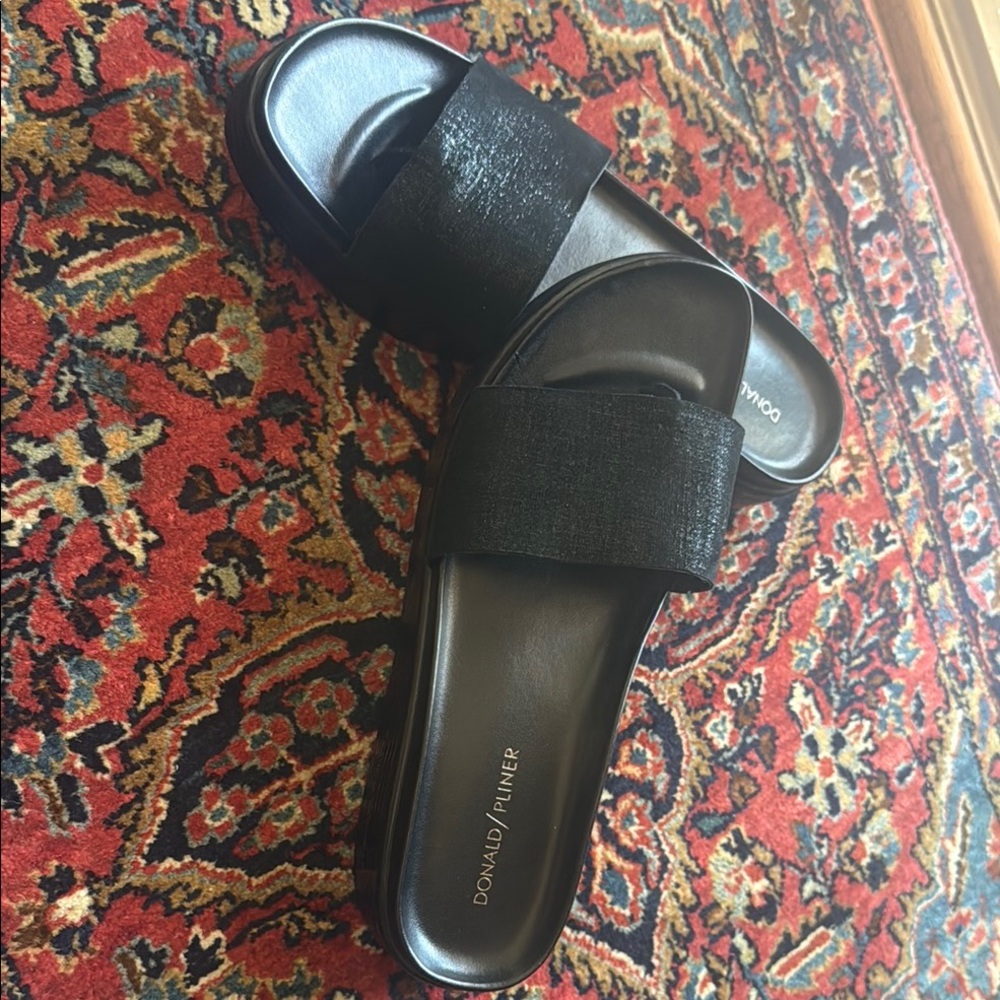 Donald/Pliner Black Sandals